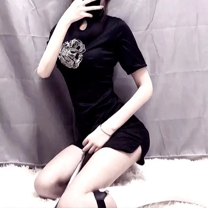 白衣校花与大长腿2封面